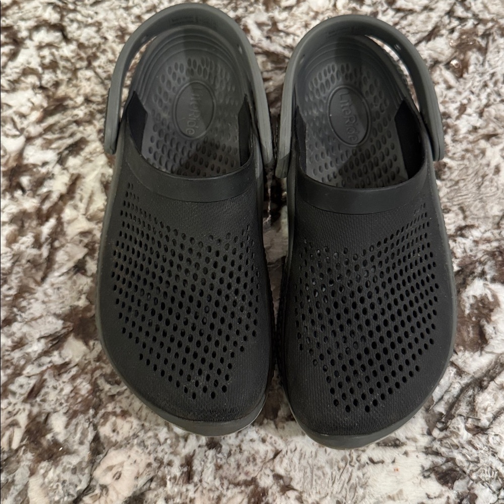 Crocs Kids’ LiteRide Clog, Black/White, 2 Boys